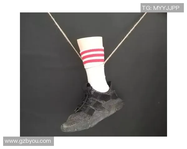 足球明星穿白袜子时尚瞬间展现运动魅力与个性风格的精彩图片合集